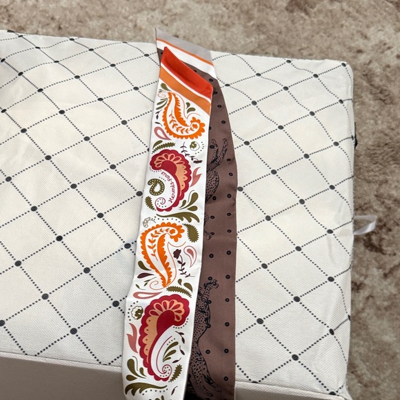 Pre owned Hermes Orange Garden Party MM tote with Hermes silk twilly - Picture 14 of 16